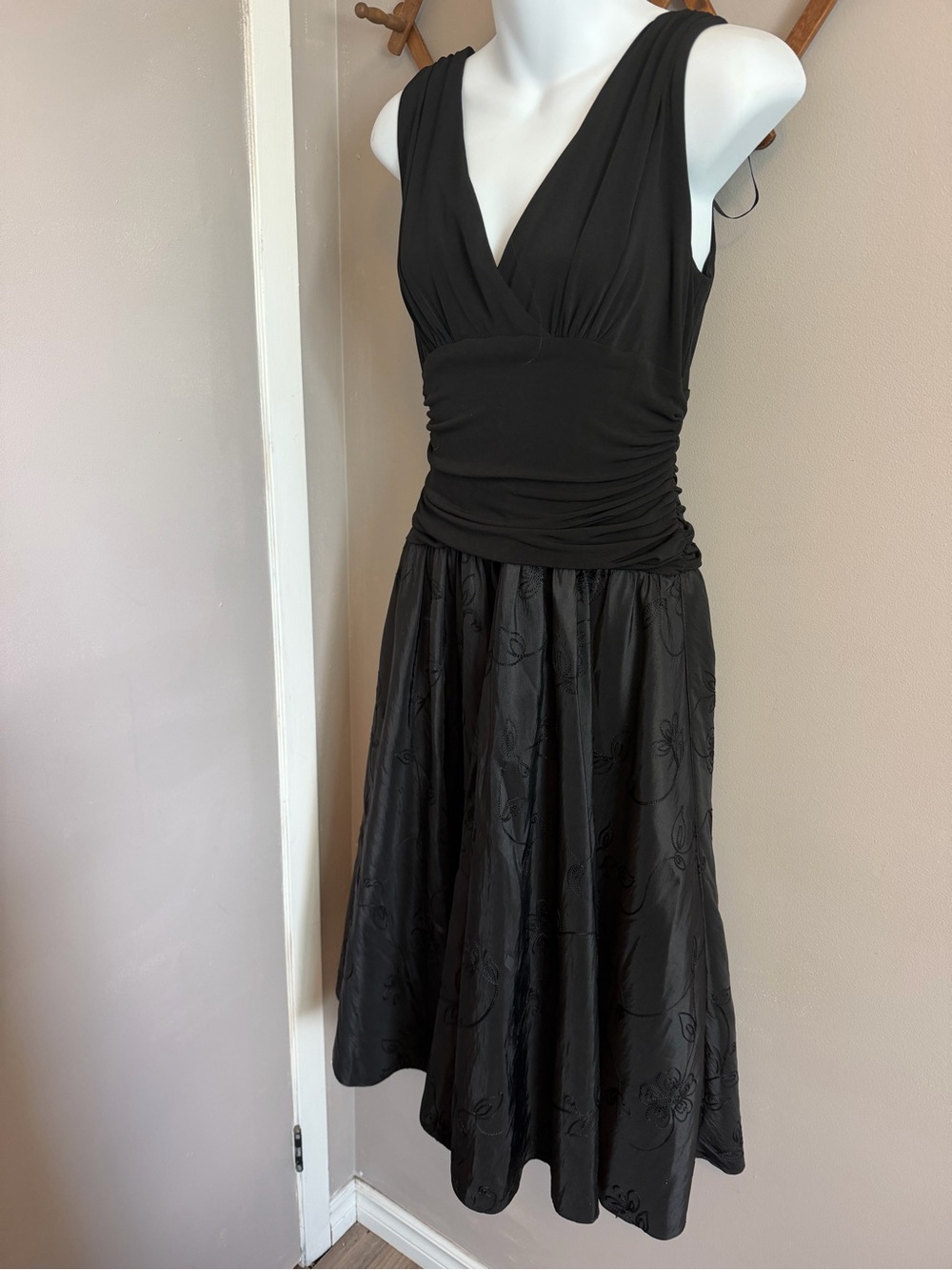 Vintage 90s Laura P Black Embroidered Whimsigoth Dress Size 10P (modern medium)